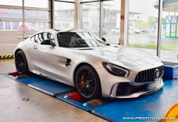 Mercedes-Benz AMG GT R - 4.0 BiTurbo V8 - 430kW (585k) a 700Nm